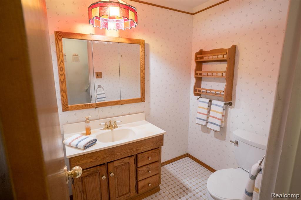 4180 DEVONSHIRE Street, Trenton, MI 48183 — Photo 38