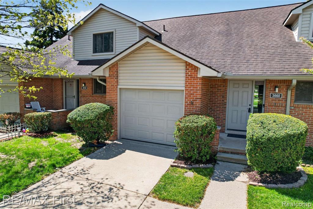 3660 Old Creek Road Road, 36, Troy, MI 48084 — front exterior