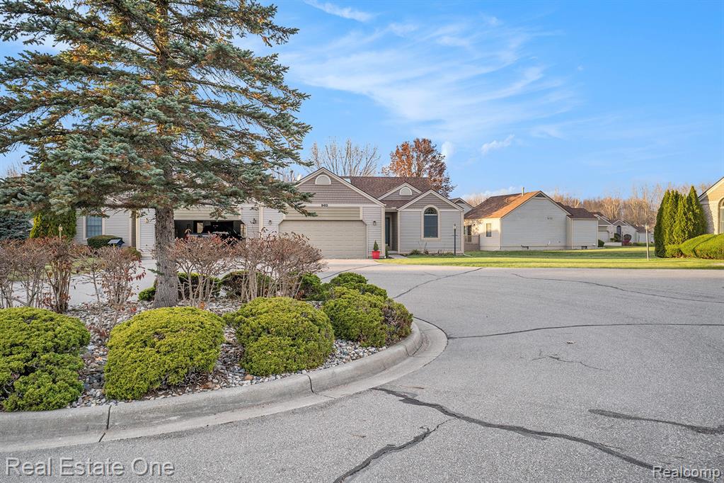 9413 Blue Spruce Court, 54, Davison, MI 48423 — Photo 2