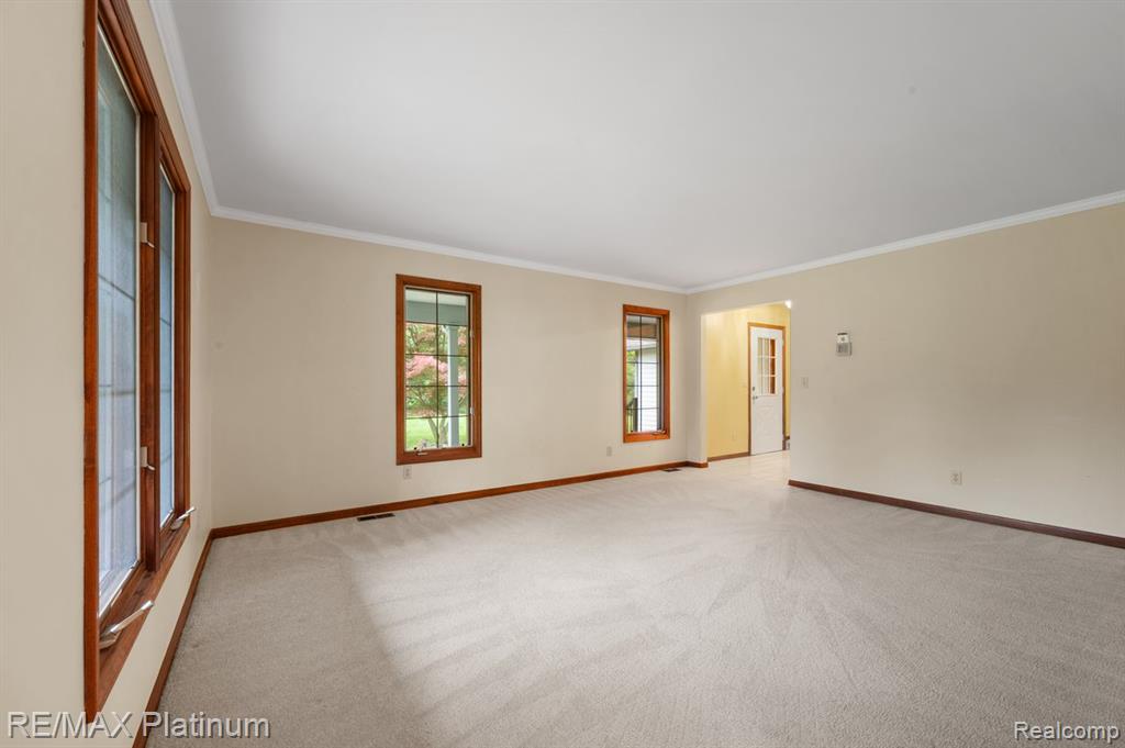 12902 Autumn Ridge Court, Milford, MI 48380 — Photo 8