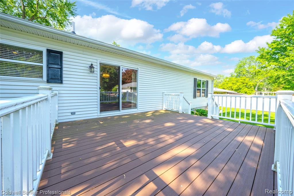 2470 Winkleman Drive, Waterford, MI 48329 — Photo 33