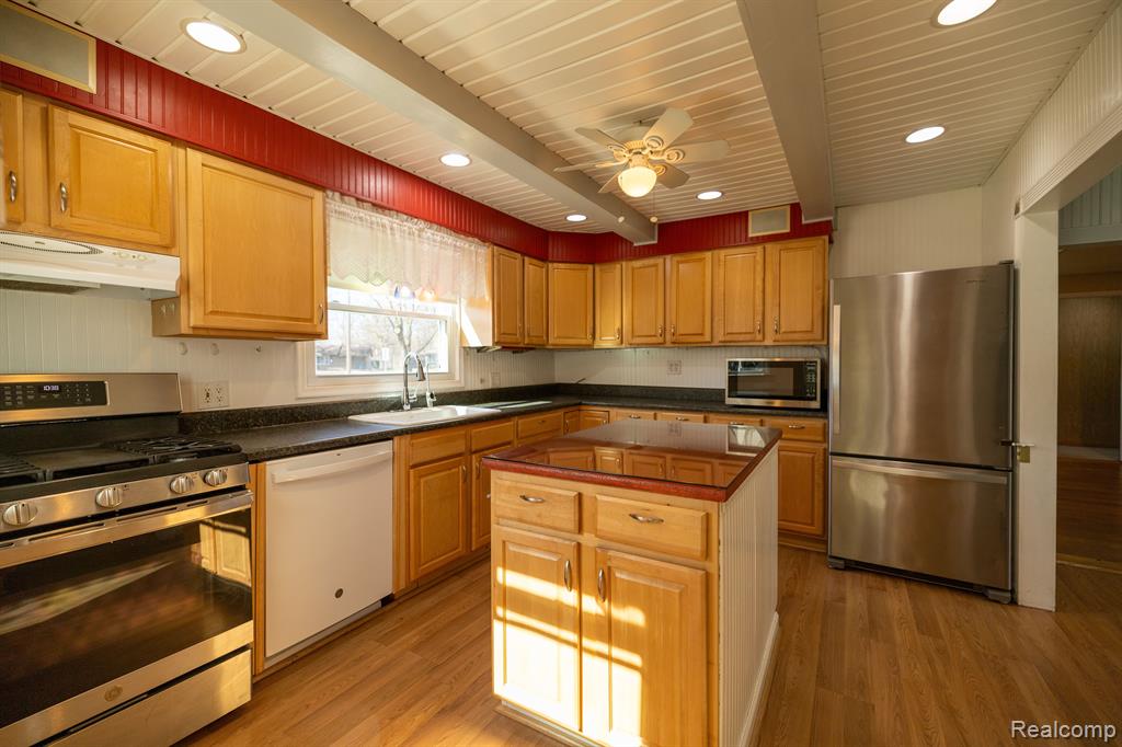 9180 COOLEY LAKE Road, White Lake, MI — Photo 15