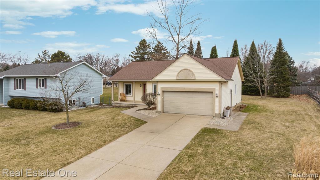 6335 Stonehearth Pass, Grand Blanc, MI 48439 — Photo 3