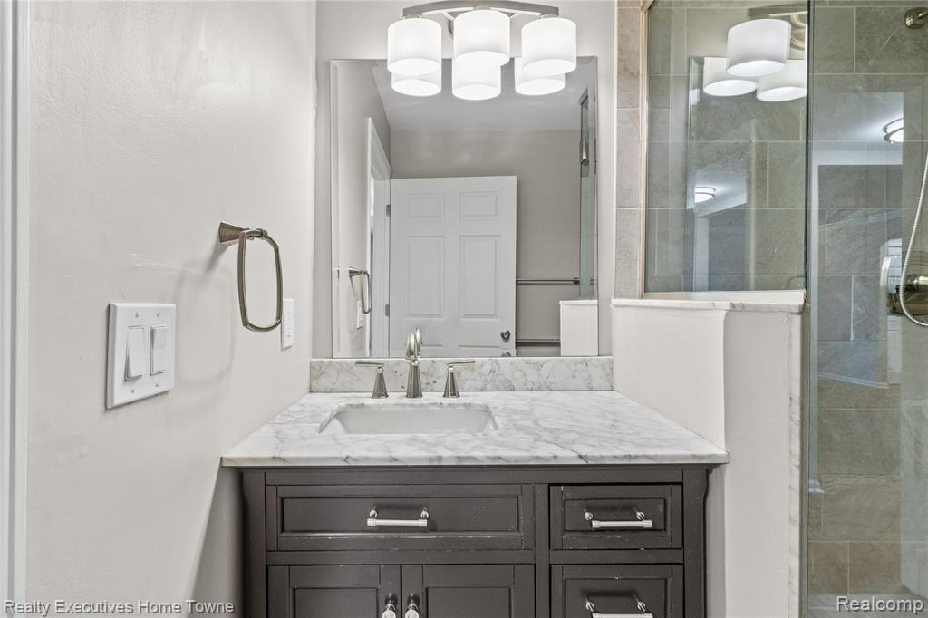 929 Country Club Drive, Saint Clair Shores, MI 48082 — Photo 8