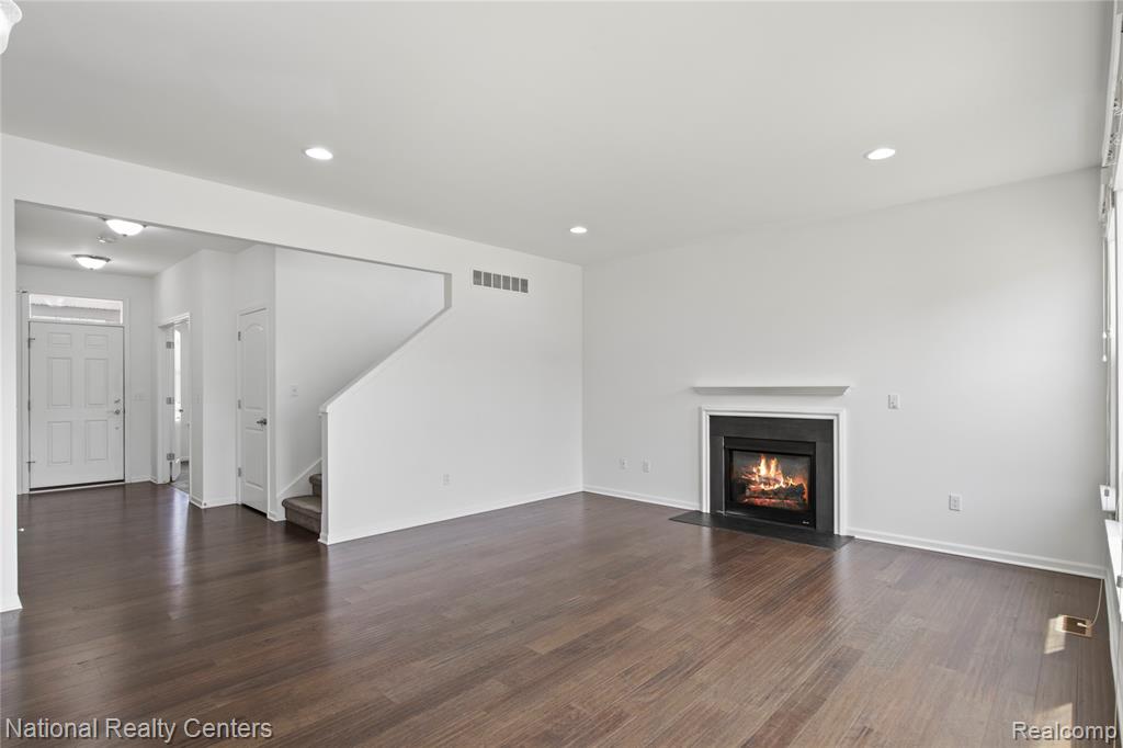 451 Goodrich, Wixom, MI — Photo 6