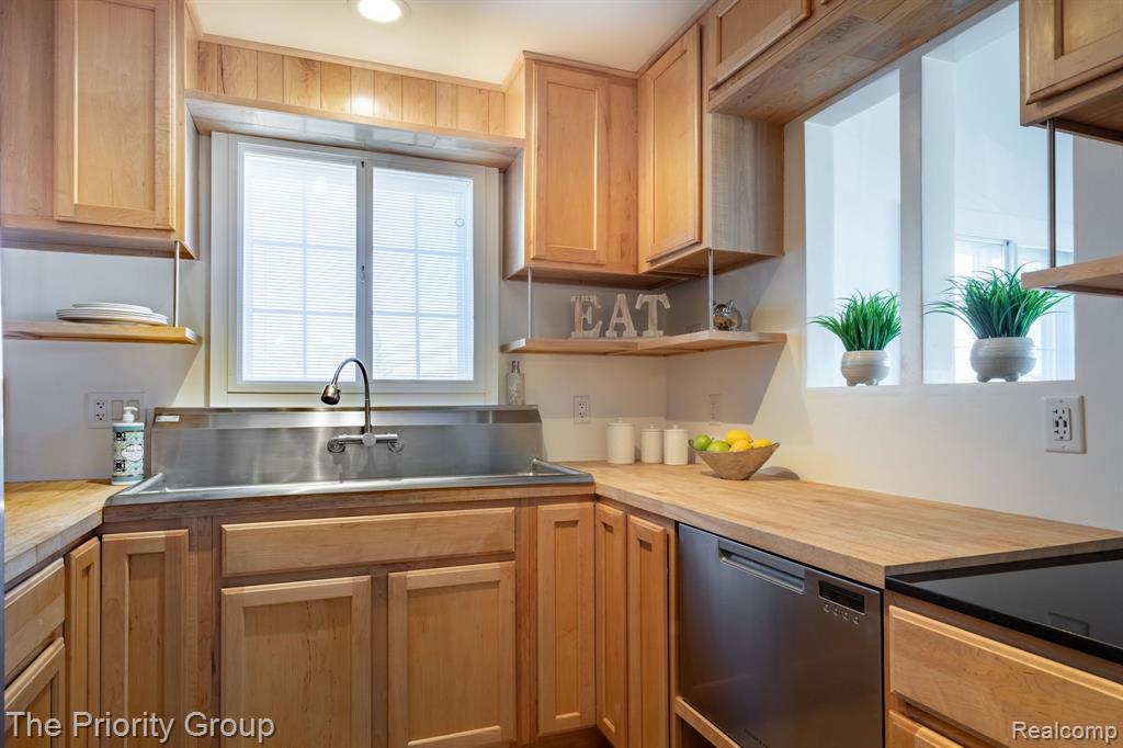 108 EVERGREEN Trail, Lake Orion, MI 48362 — Photo 12