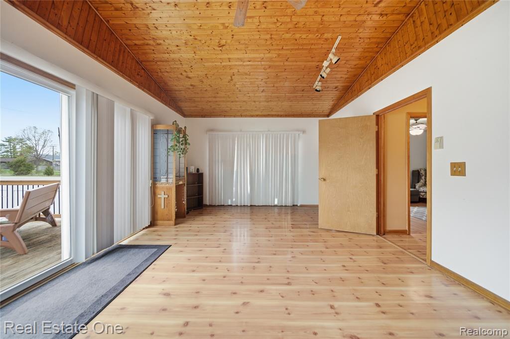 4915 E M 36, Pinckney, MI 48169 — Photo 17