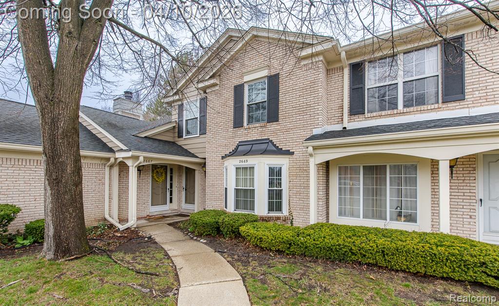 2669 Williamsburg Circle, Auburn Hills, MI 48326 — front exterior