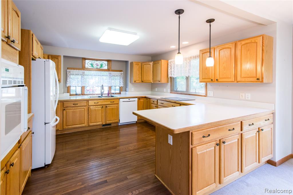 840 Heatheridge Court, Brighton, MI 48116 — Photo 6