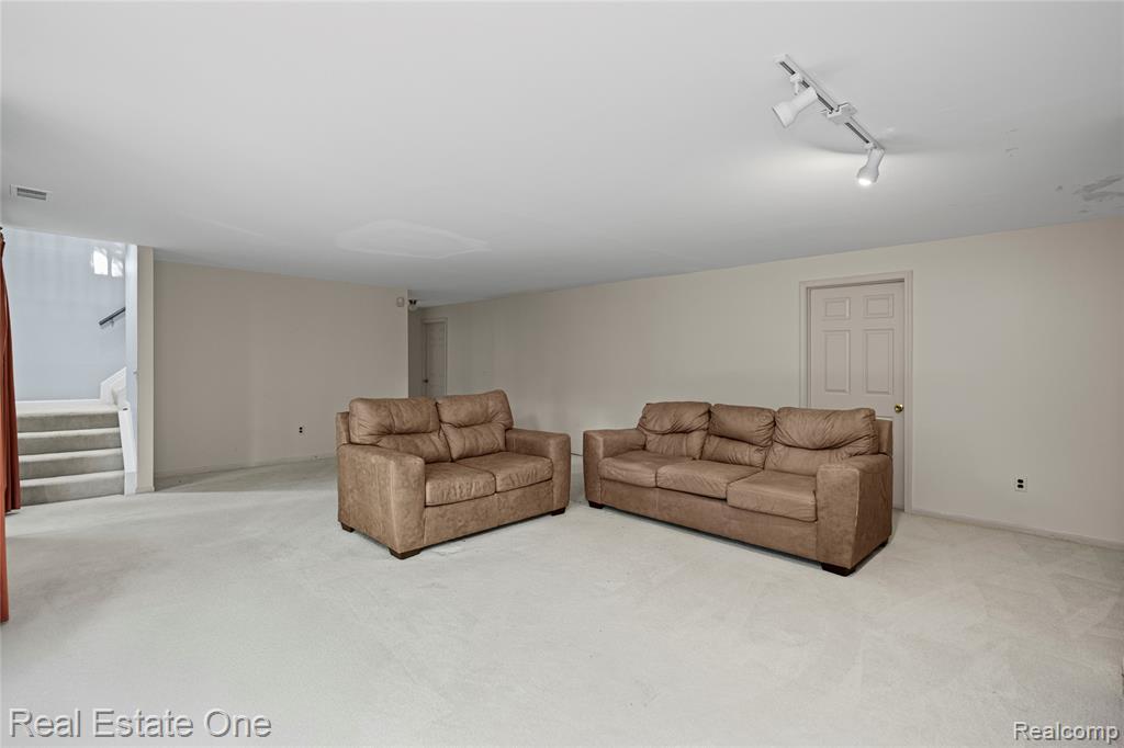 7332 Meadowridge Circle, West Bloomfield, MI — Photo 27