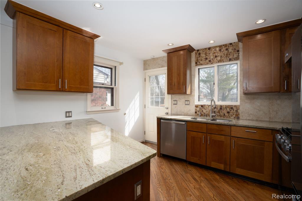 21184 Norwood Drive, Harper Woods, MI 48225 — Photo 13