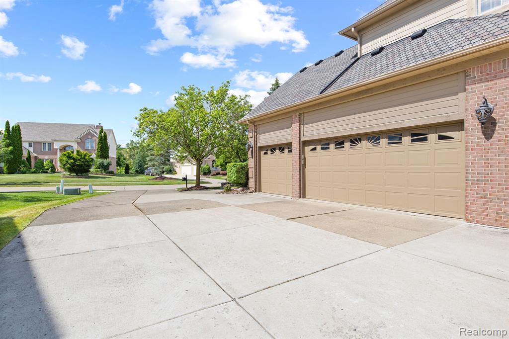 8950 WOODLORE SOUTH Drive, Plymouth, MI 48170 — Photo 55