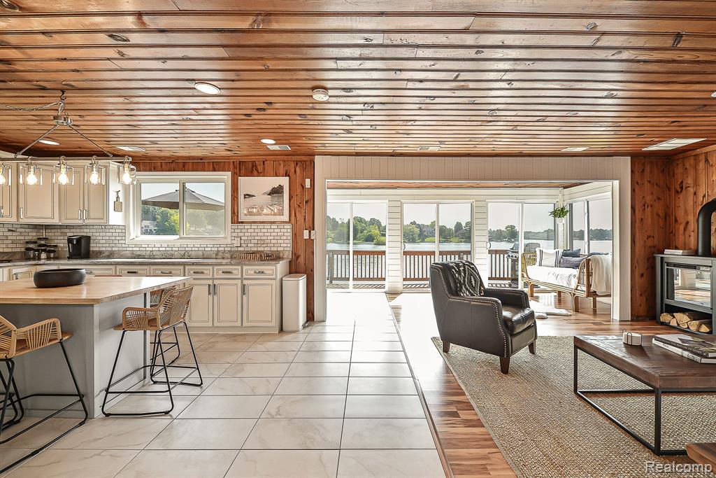 8453 WOODLAND SHORE Drive, Brighton, MI 48114 — Photo 12