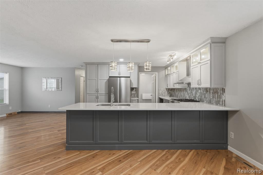 11798 Willoway Court, South Lyon, MI 48178 — Photo 9