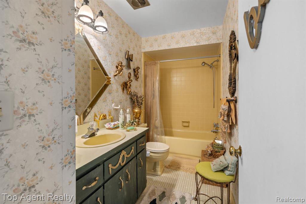 27557 W Echo Valley, 153, Farmington Hills, MI 48334 — Photo 18