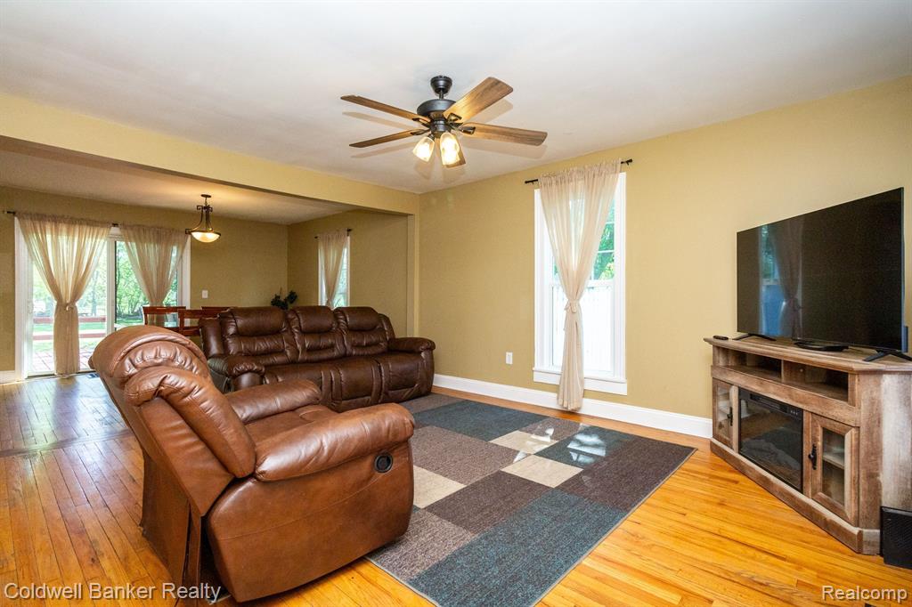 22 DAVISON Street, Oxford, MI 48371 — Photo 9