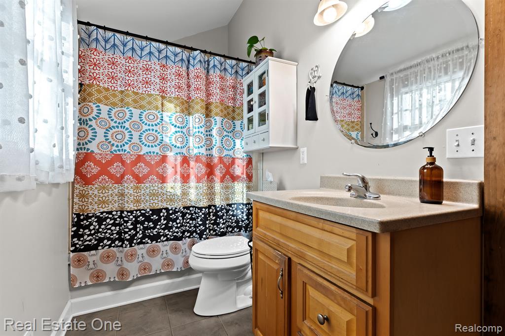 240 MONT EAGLE Street, Milford, MI 48381 — Photo 32