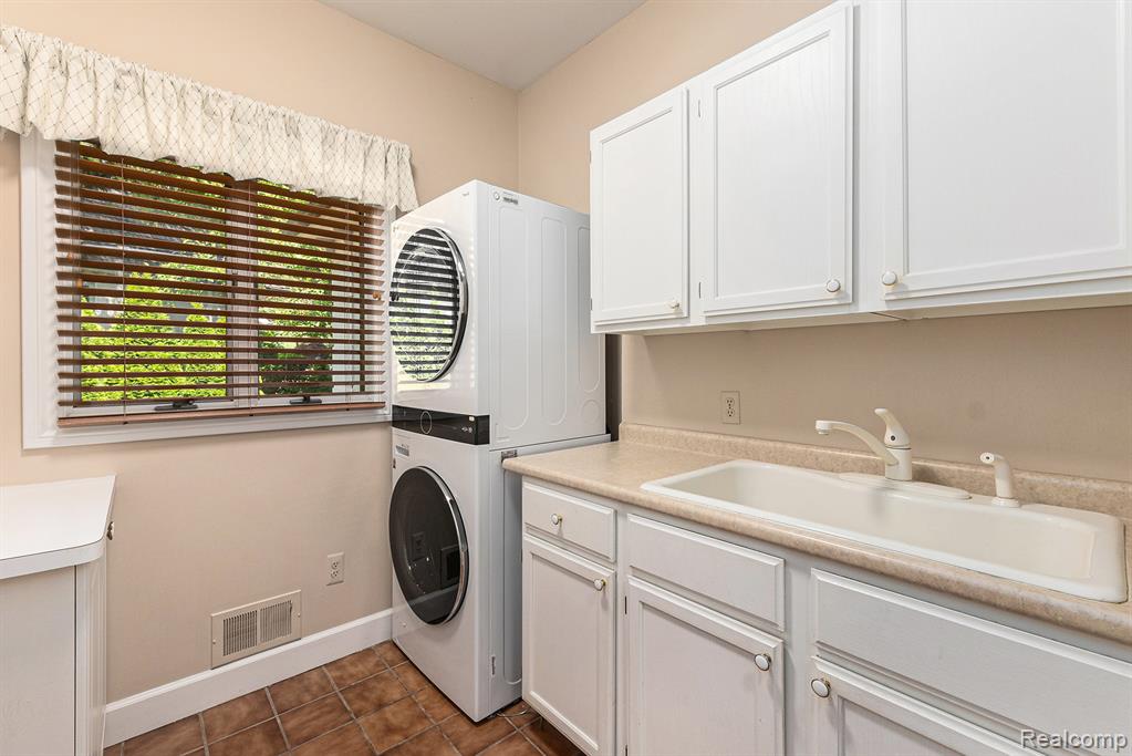 5387 Bristol Parke Drive, Clarkston, MI 48348 — Photo 16