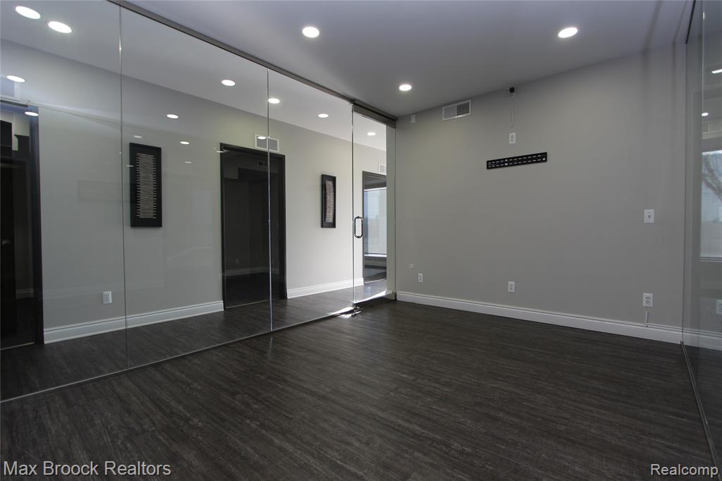33060 Northwestern Highway, West Bloomfield, MI — Photo 3