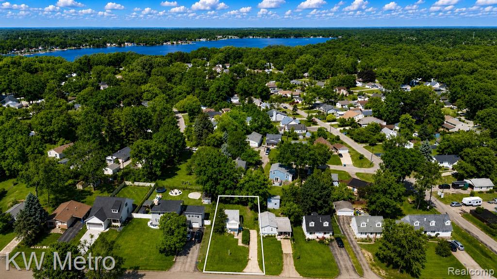 612 S Winding Drive, Waterford, MI 48328 — Photo 13