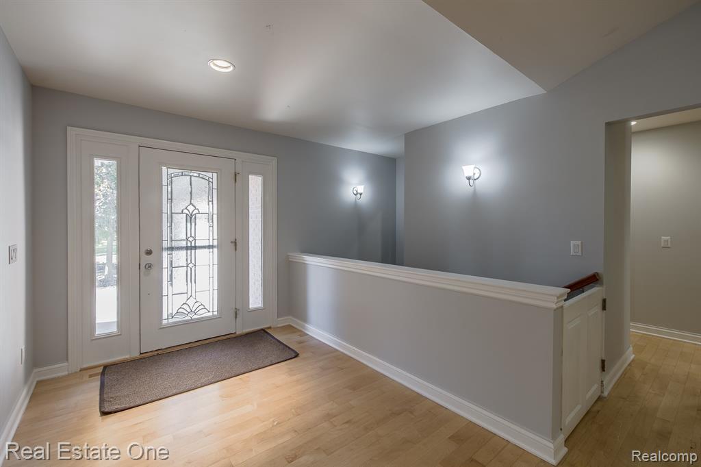 5690 White Lake Road, Clarkston, MI — Photo 10