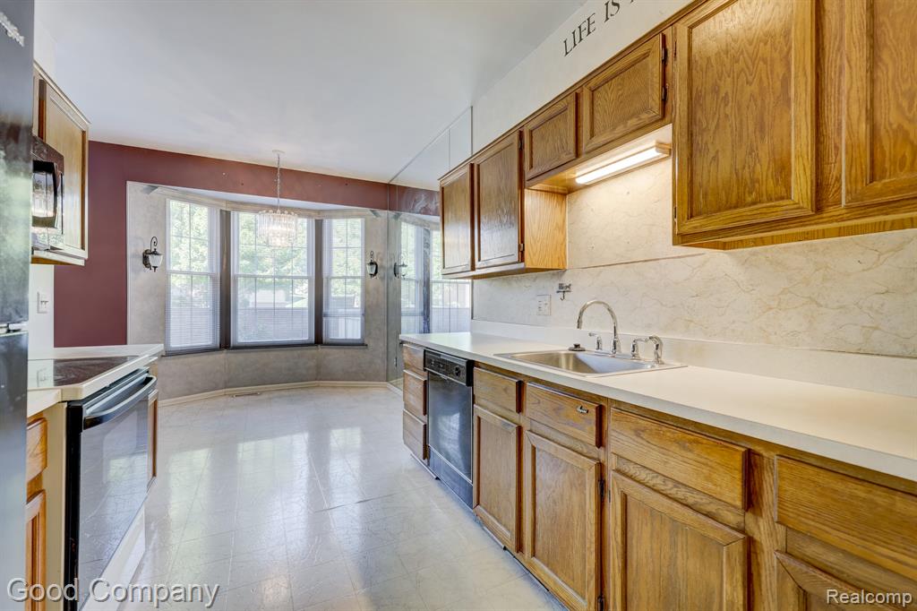 7354 Birkshire, West Bloomfield, MI — Photo 10
