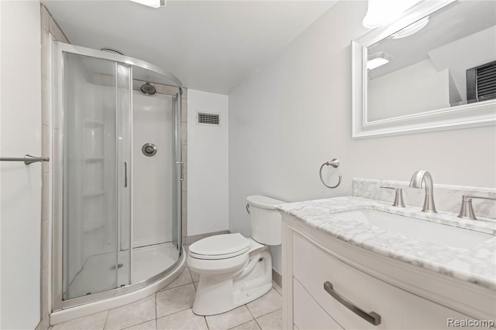 4900 Kadena Court, Sterling Heights, MI 48310 — Photo 27