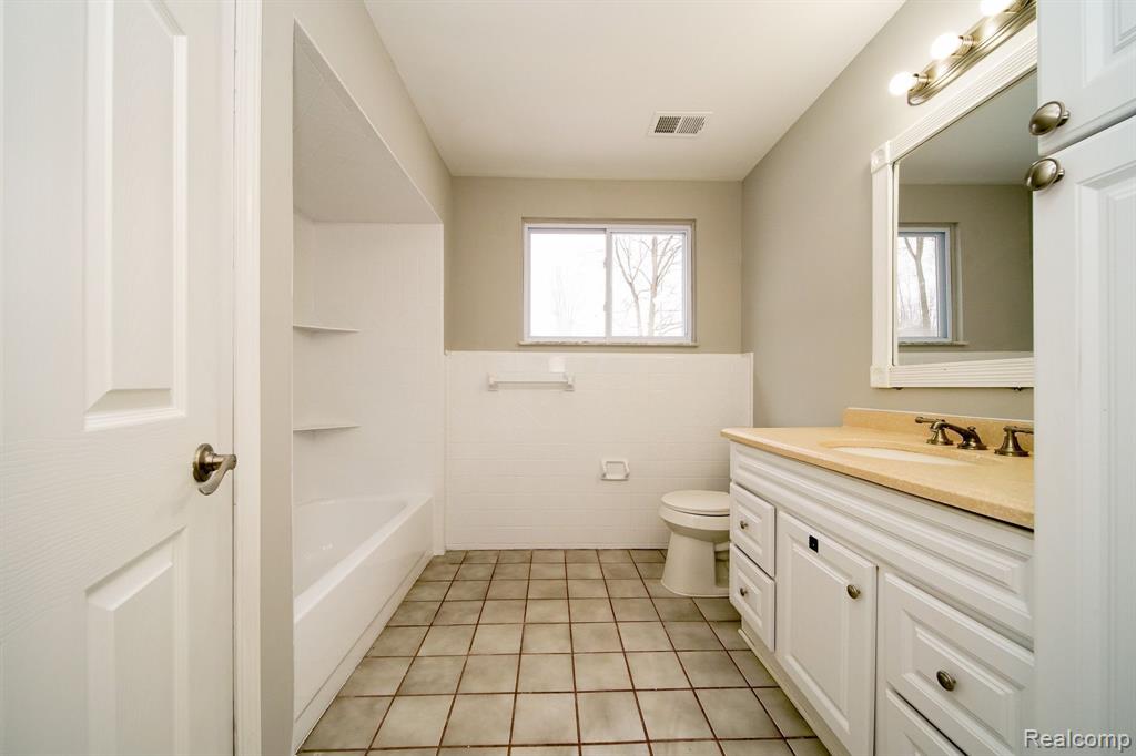 5266 ARGENTINE Road, Howell, MI 48855 — Photo 57