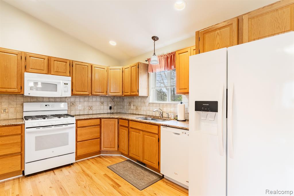 5392 WHEAT WAY Avenue, Swartz Creek, MI 48473 — Photo 12