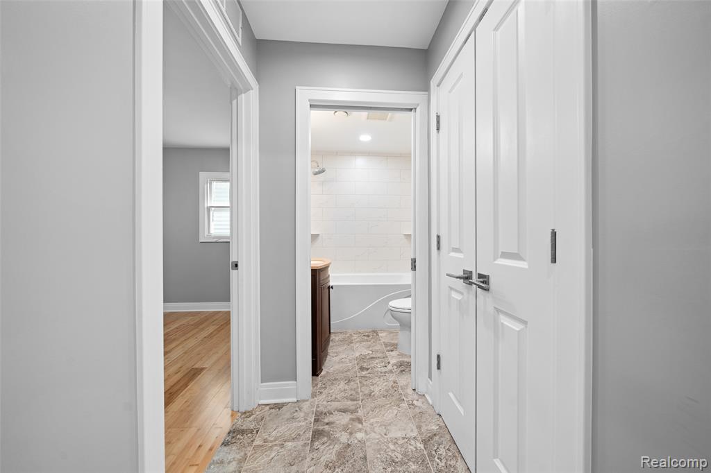 7175 Richardson Road, West Bloomfield, MI 48323 — Photo 25