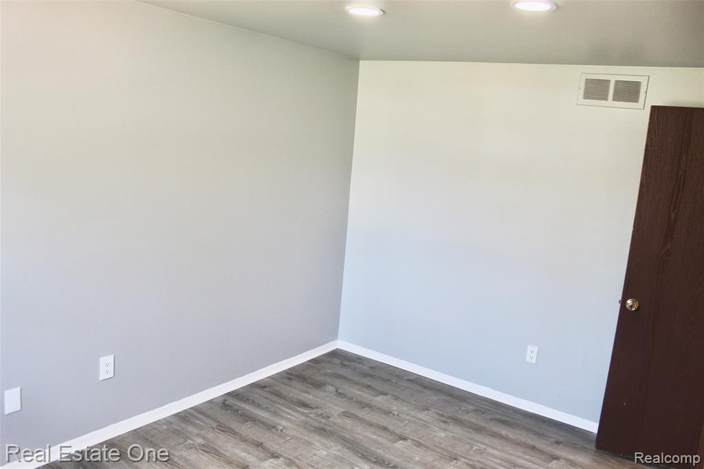 4549 Benjamin Drive, Sterling Heights, MI 48310 — Photo 11