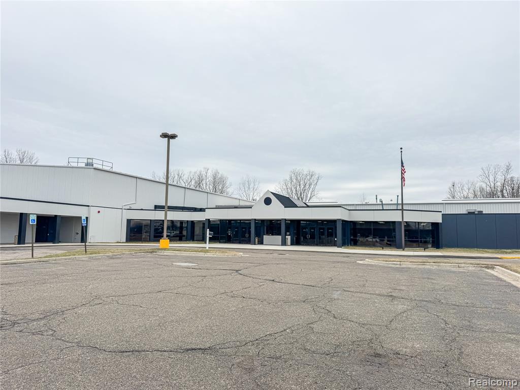 1160 S Elms Road, Flint, MI 48532