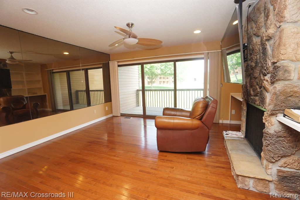 48295 BAYSHORE Drive, Van Buren, MI 48111 — Photo 7