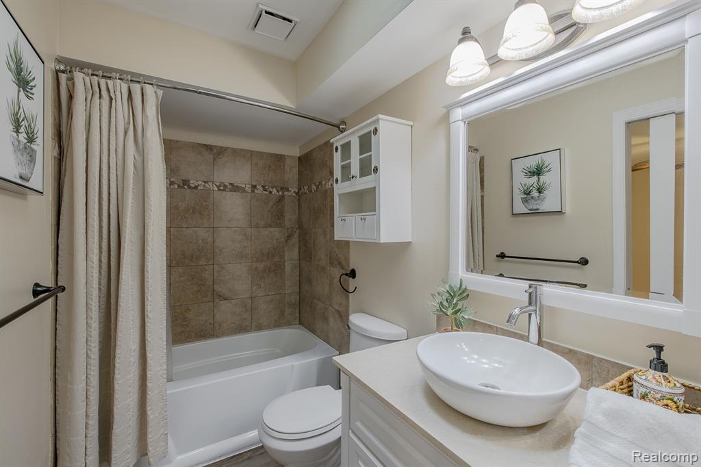 1665 Rosedale Street, West Bloomfield, MI 48324 — Photo 16