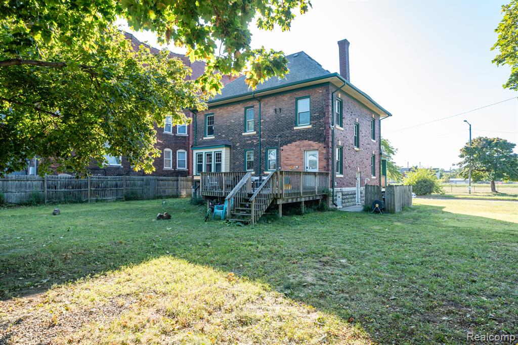 243 E Edsel Ford, Detroit, MI 48202 — Photo 45