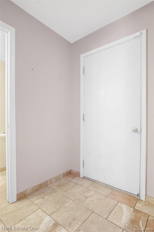 464 Old Pine Way, Walled Lake, MI 48390 — Photo 27