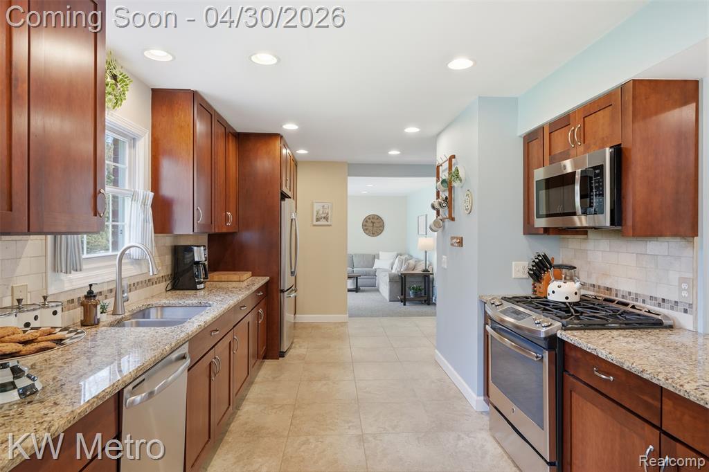 34180 Schulte Drive, Farmington, MI 48335 — Photo 12