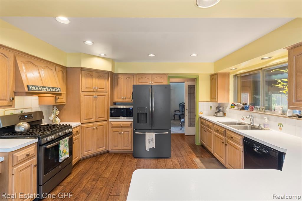 60 MOORLAND Drive, Grosse Pointe Shores, MI 48236 — Photo 21