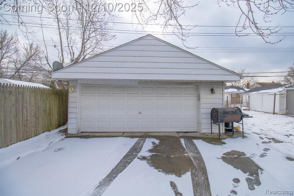 20000 Lancaster Street, Harper Woods, MI 48225 — Photo 33