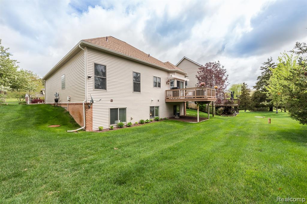 9730 TIOGA Trail N, Pinckney, MI 48169 — Photo 37