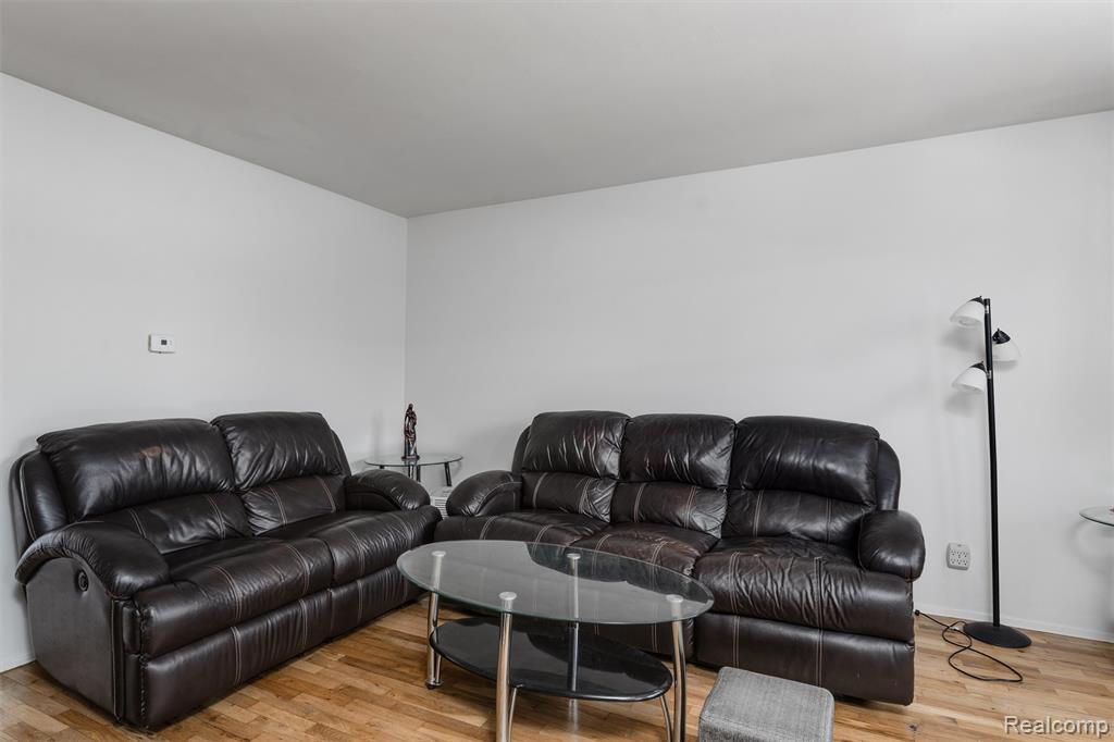 45704 Kensington St, Utica, MI 48317 — Photo 9