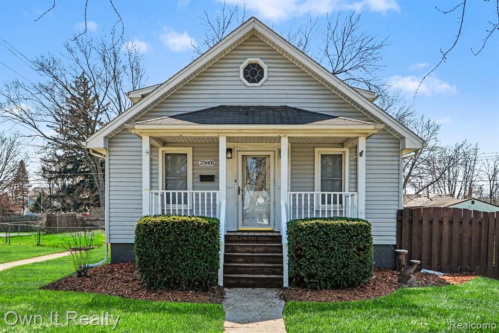 25605 Yale Street, Dearborn Heights, MI 48125 — front exterior