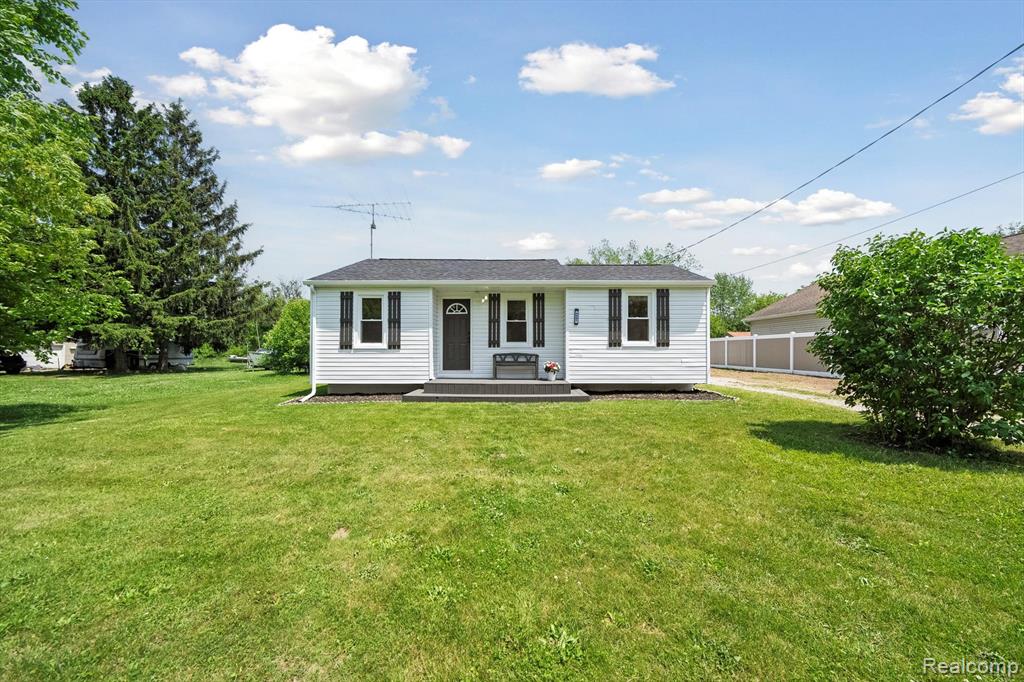 6097 Grove Avenue, Grand Blanc, MI 48439 — Photo 3
