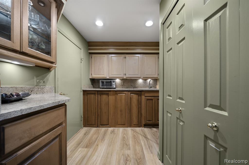 536 CAMBRIDGE Way, Bloomfield Hills, MI 48304 — Photo 10