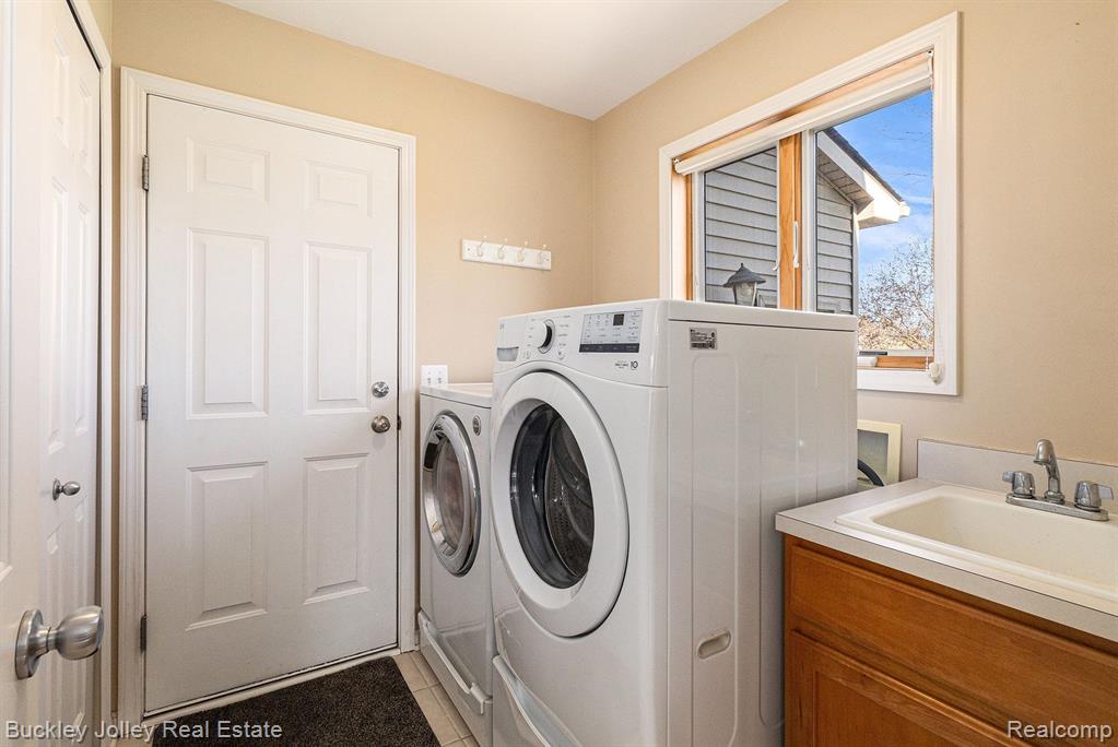 8537 SADDLEWOOD Drive, Brighton, MI 48116 — Photo 17