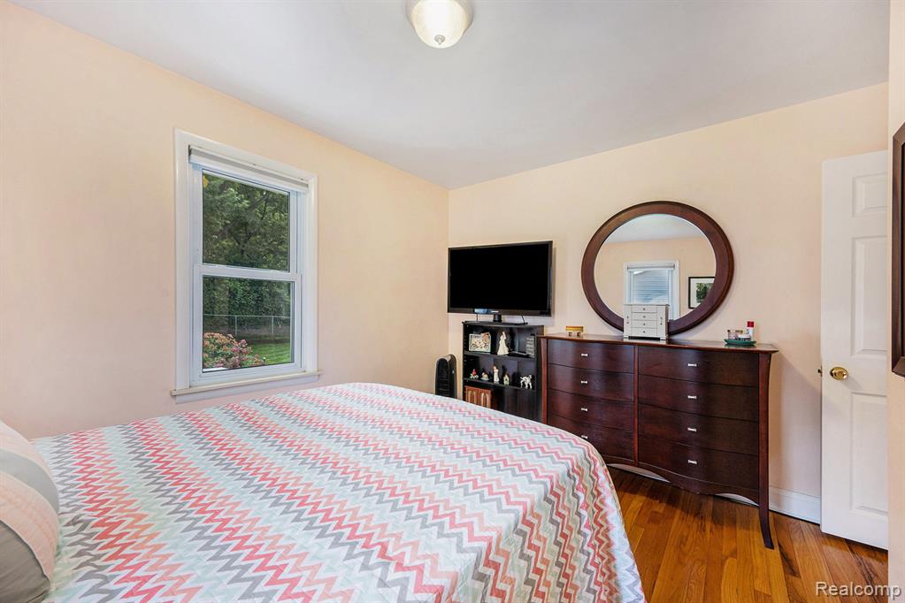 716 Gertrude Road, Waterford, MI 48328 — Photo 18
