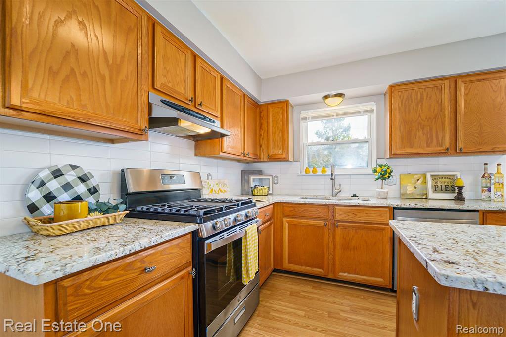 3599 PARKLAWN Drive, Canton, MI 48188 — Photo 15