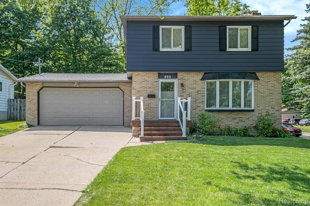 602 Davis Street, Fenton, MI 48430 — Photo 3
