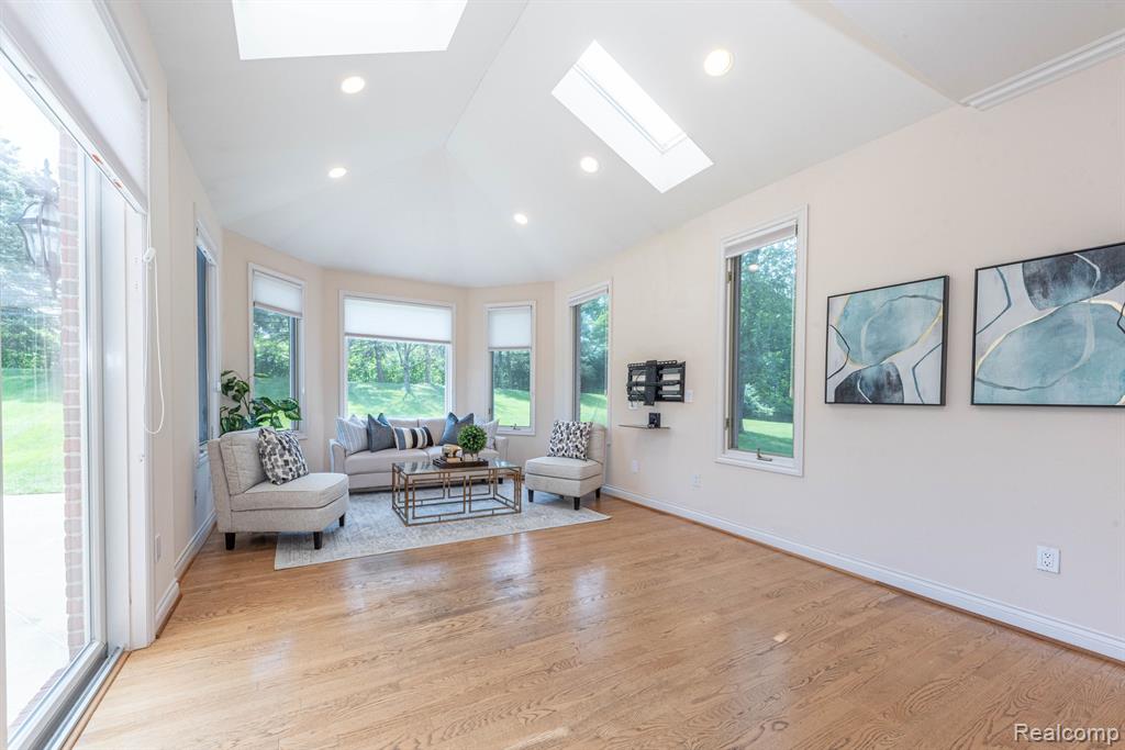 5003 HICKORY POINTE Drive, Orchard Lake Village, MI 48323 — Photo 26