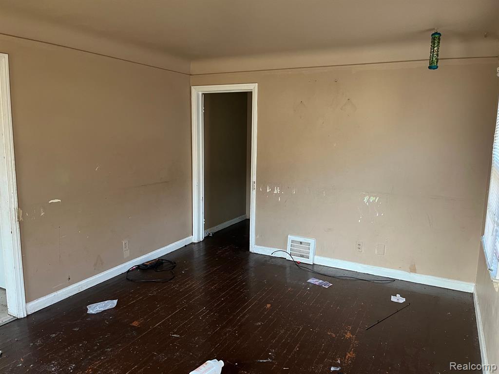 5951 RADNOR Street, Detroit, MI 48224 — Photo 2